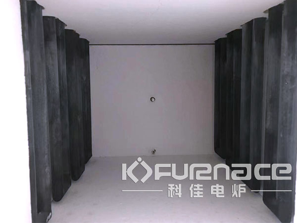 硅碳棒位于炉膛两侧 硅碳棒位于炉膛两侧
